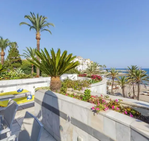 Апартаменты на среднем этаже R4415506