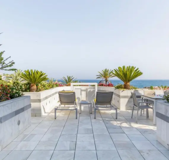 Апартаменты на среднем этаже R4415506