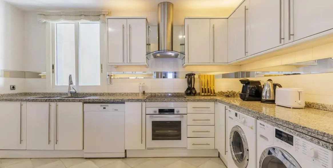 Долгосрочная аренда апартаментов на среднем этаже в Marbella (район Puerto Banús) 15