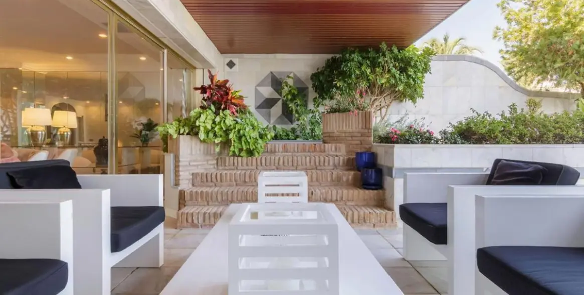 Long-term rent of middle floor apartment in Puerto Banús 21