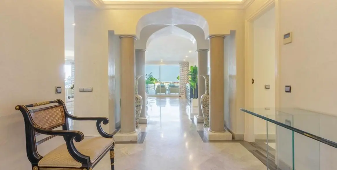 Long-term rent of middle floor apartment in Puerto Banús 22