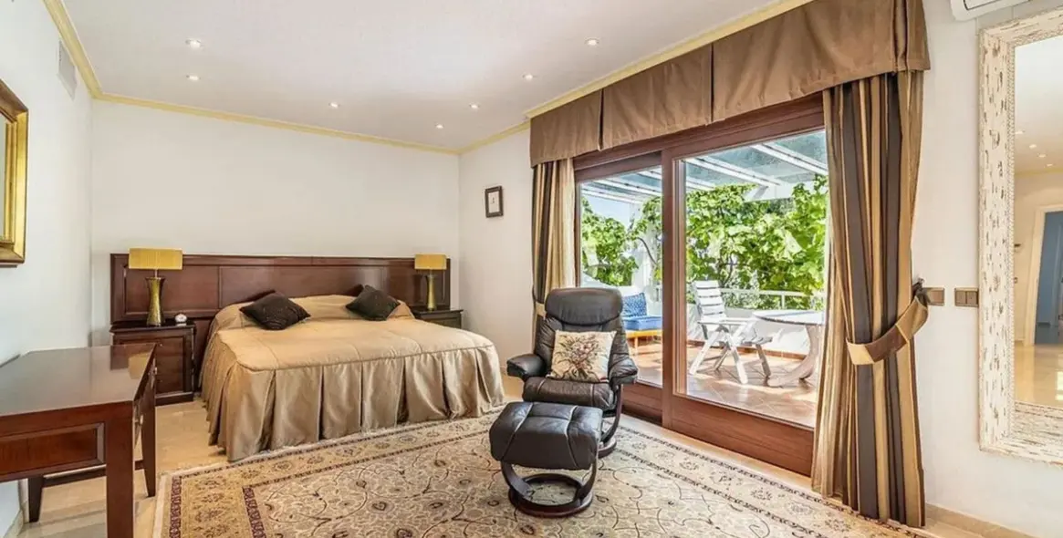 Long-term rent of detached villa in Costalita 2