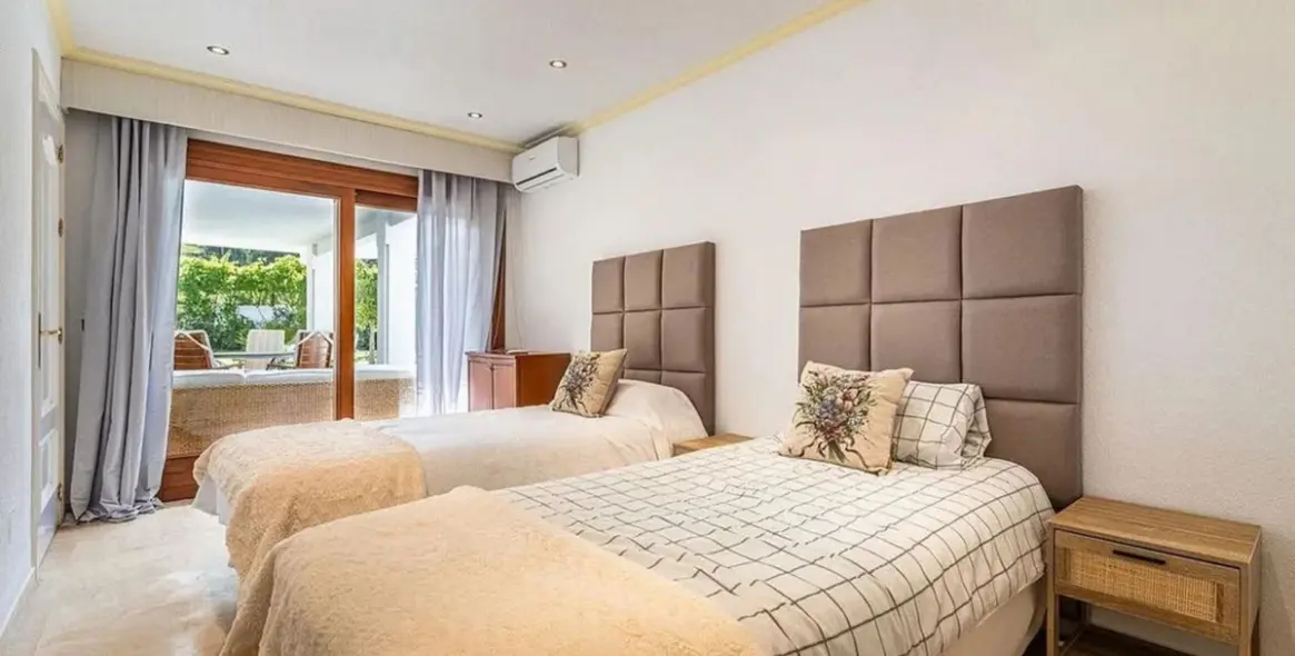 Long-term rent of detached villa in Costalita 3