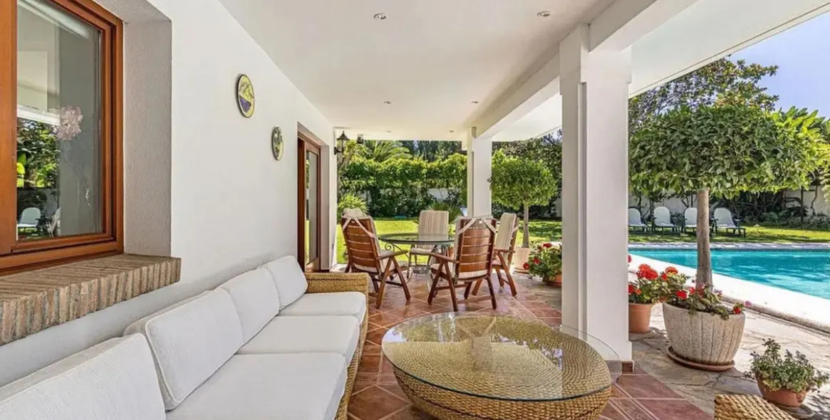 Long-term rent of detached villa in Costalita 4