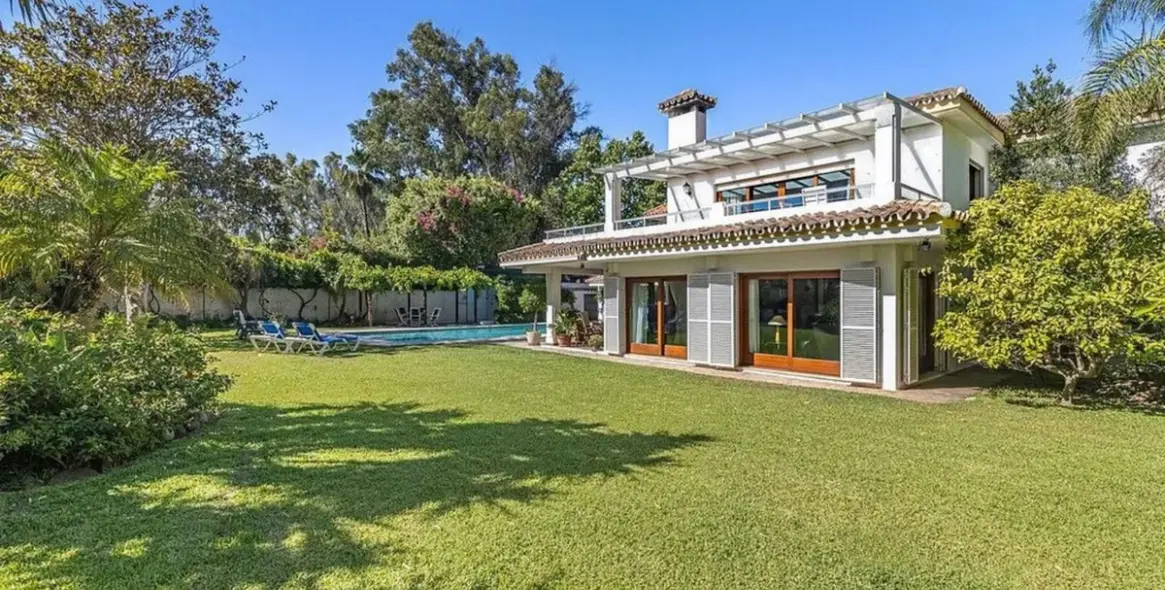 Long-term rent of detached villa in Costalita 7