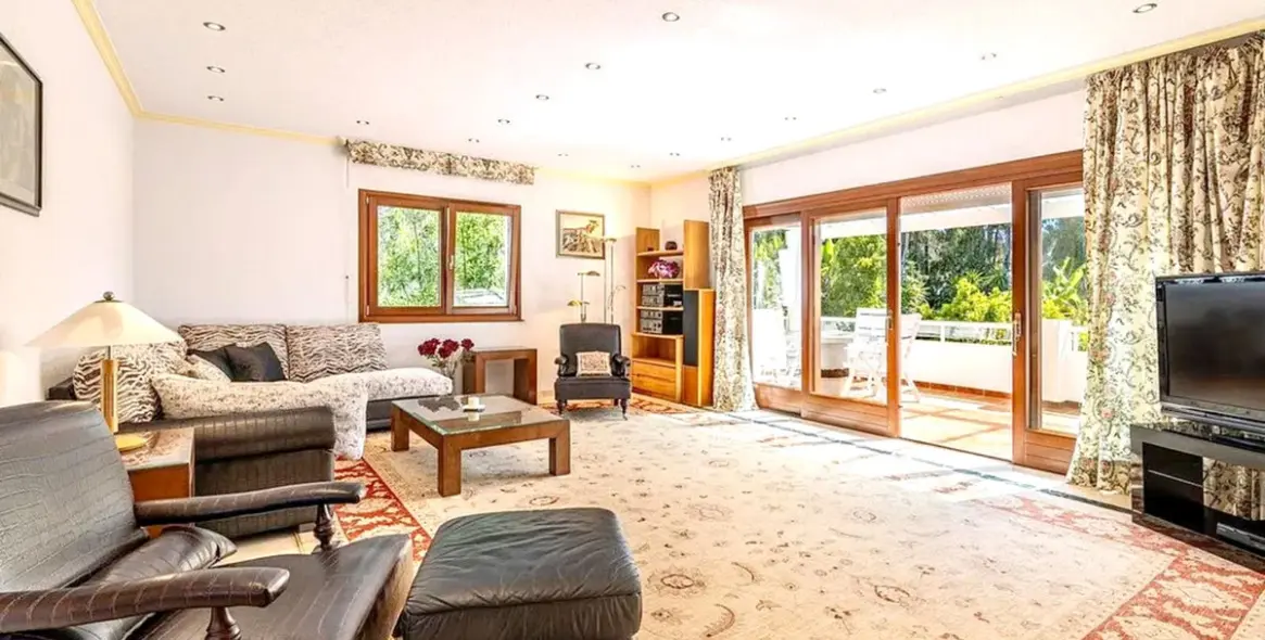 Long-term rent of detached villa in Costalita 10