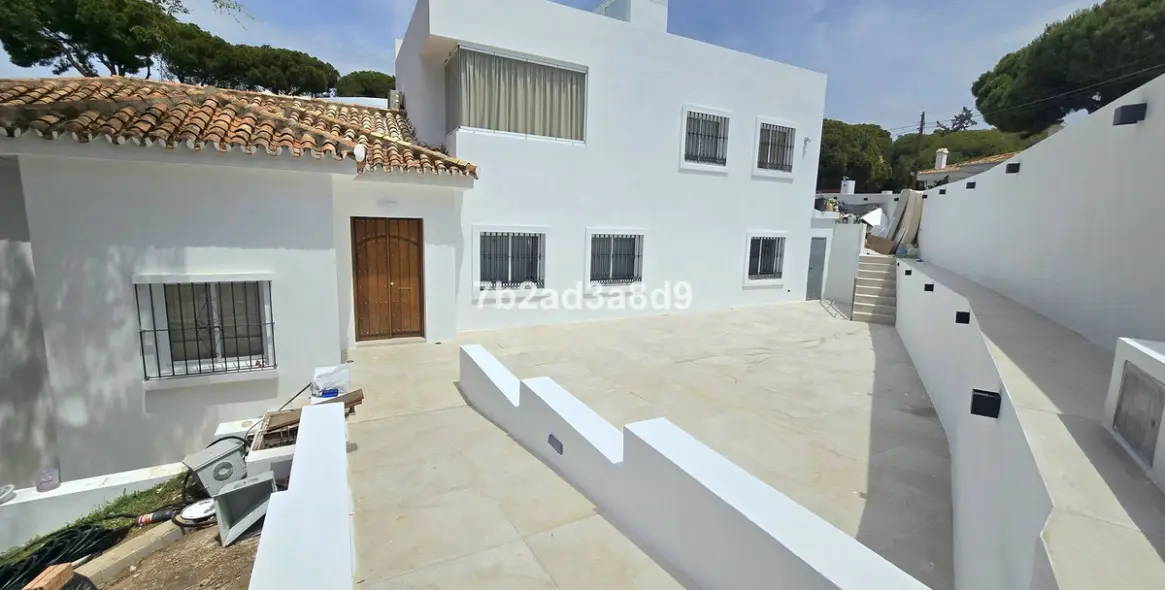 Long-term rent of detached villa in Elviria 1