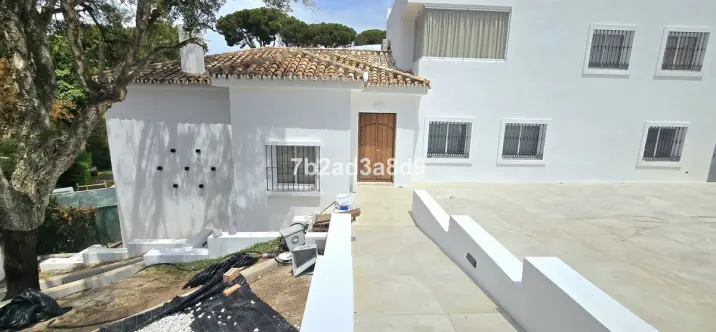 Long-term rent of detached villa in Elviria 1