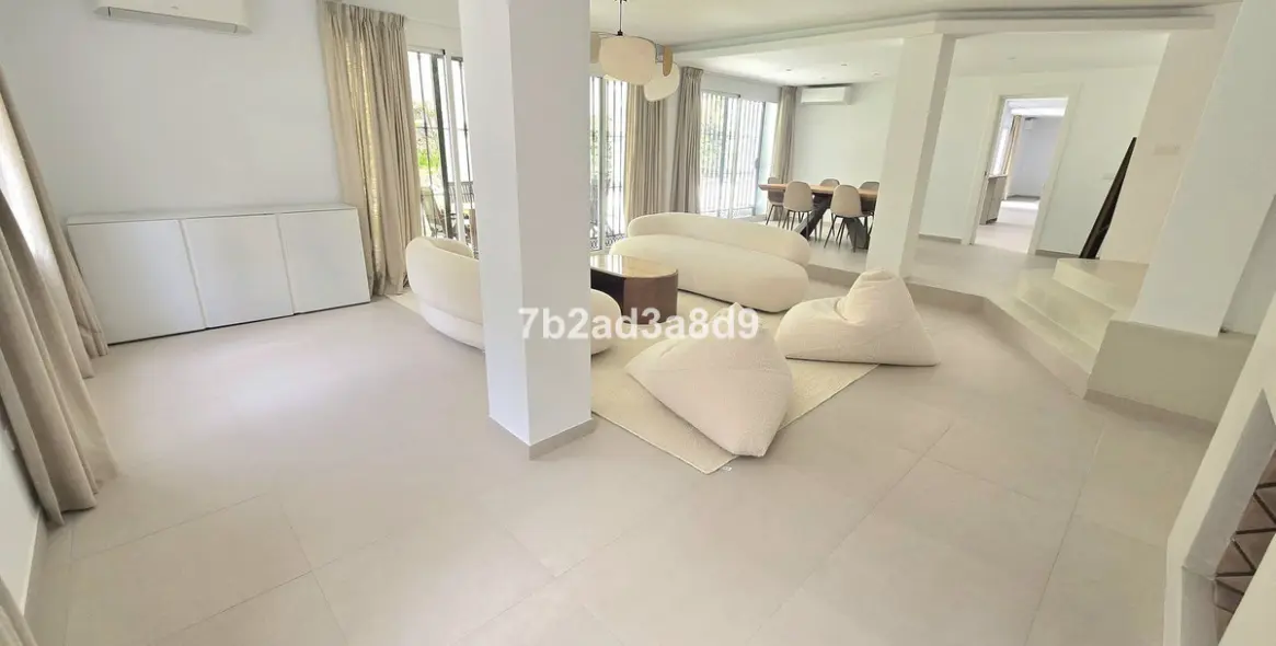 Long-term rent of detached villa in Elviria 3