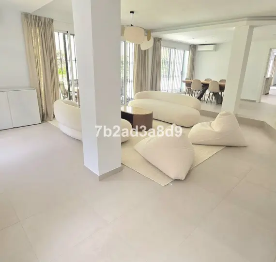 Long-term rent of detached villa in Elviria