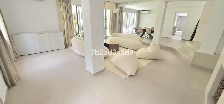 Long-term rent of detached villa in Elviria 2