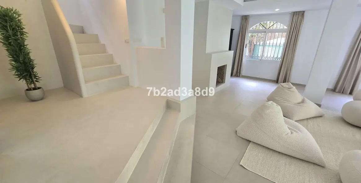 Long-term rent of detached villa in Elviria 4
