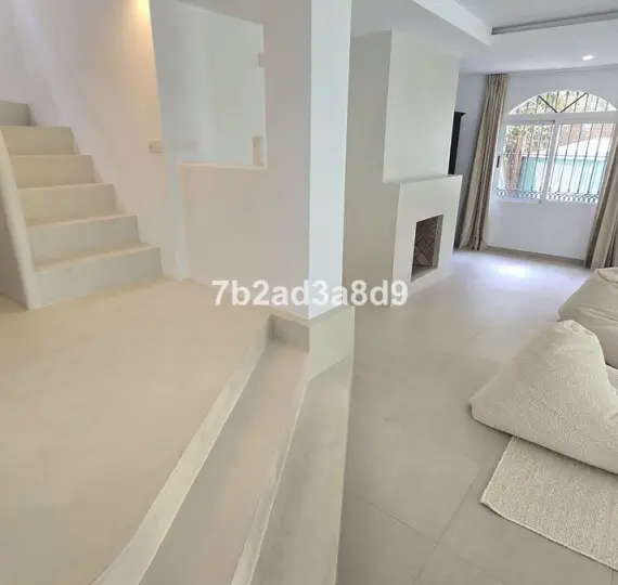 Long-term rent of detached villa in Elviria