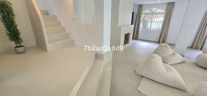 Long-term rent of detached villa in Elviria 3