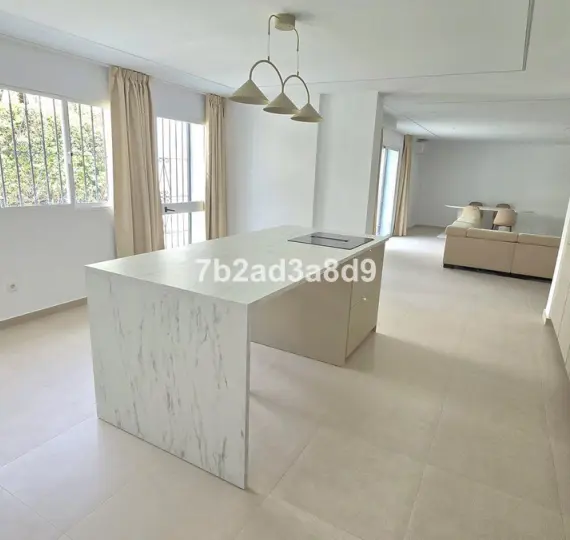 Long-term rent of detached villa in Elviria