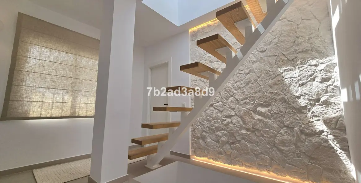 Long-term rent of detached villa in Elviria 17