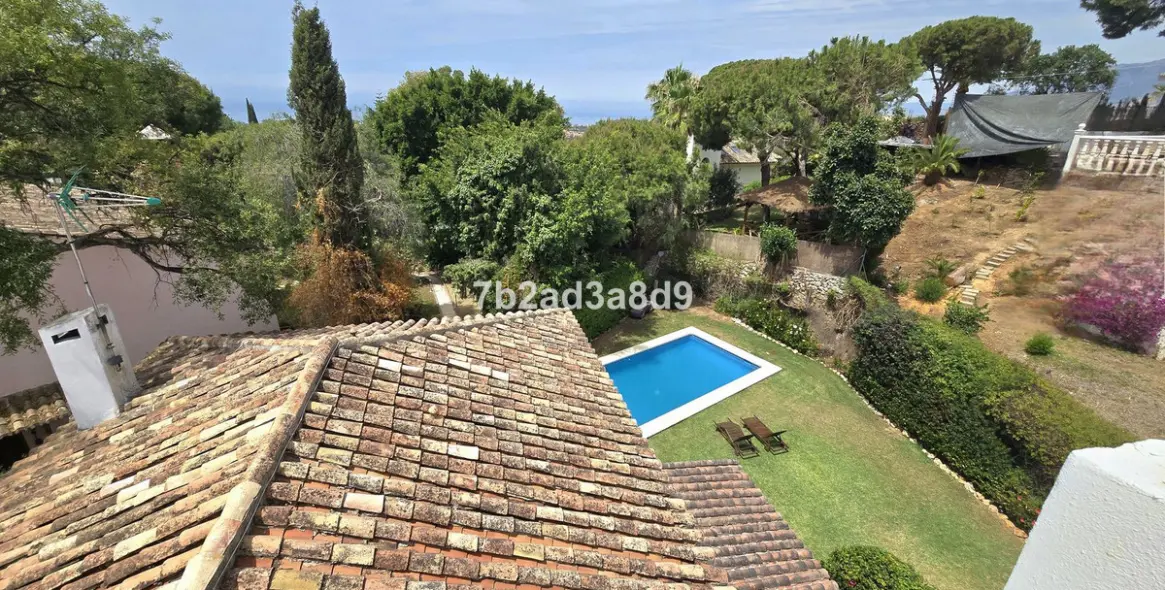 Long-term rent of detached villa in Elviria 25