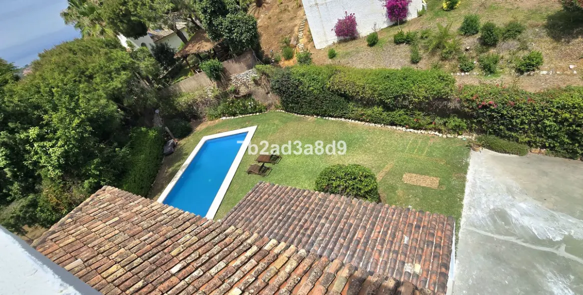 Long-term rent of detached villa in Elviria 26