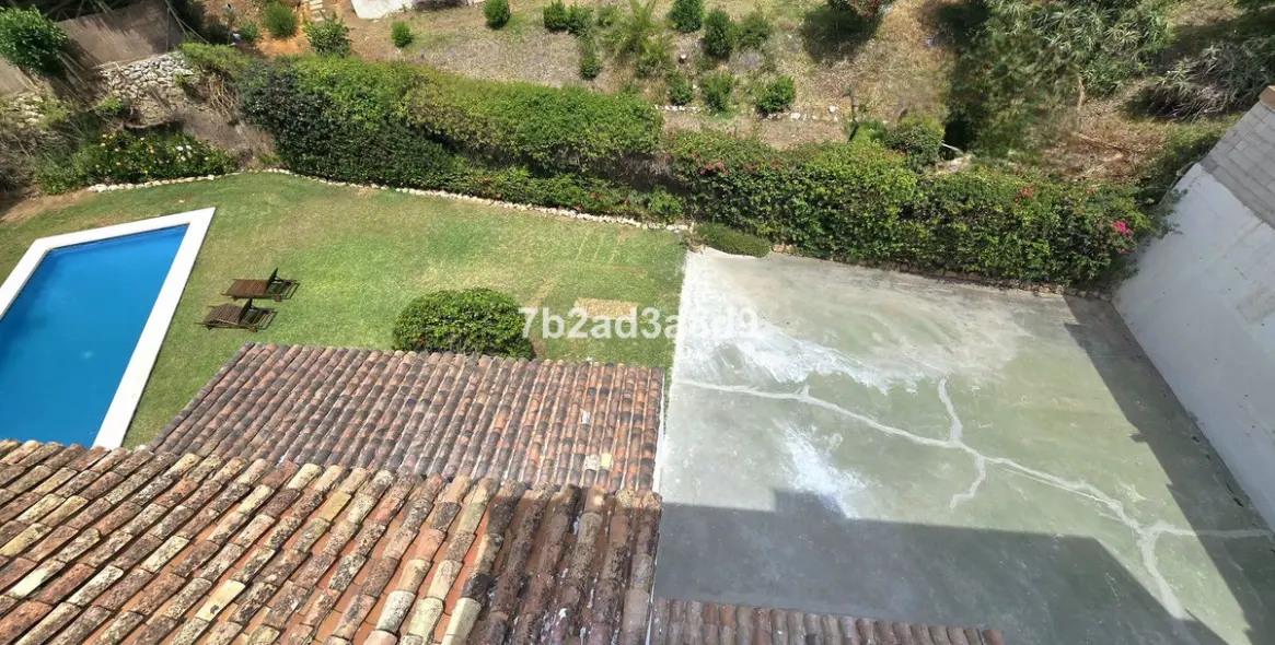 Long-term rent of detached villa in Elviria 27