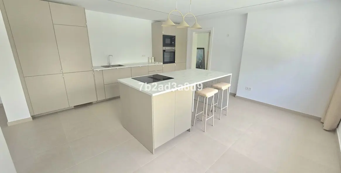 Long-term rent of detached villa in Elviria 33