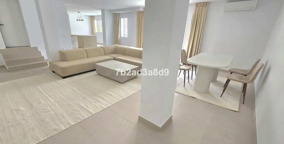 Long-term rent of detached villa in Elviria 37