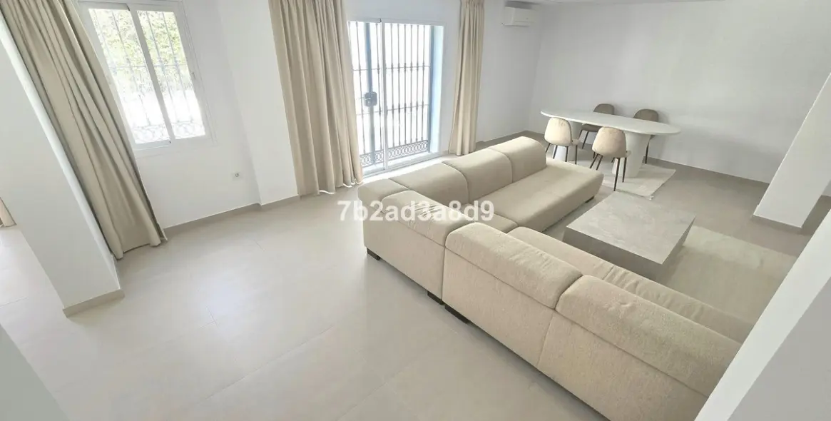 Long-term rent of detached villa in Elviria 39