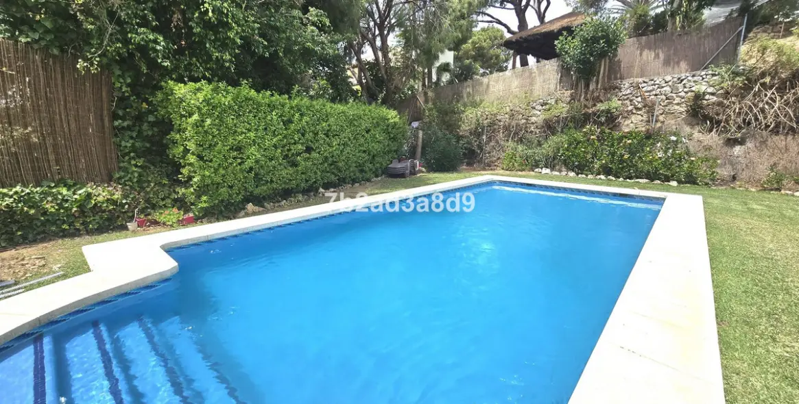 Long-term rent of detached villa in Elviria 42