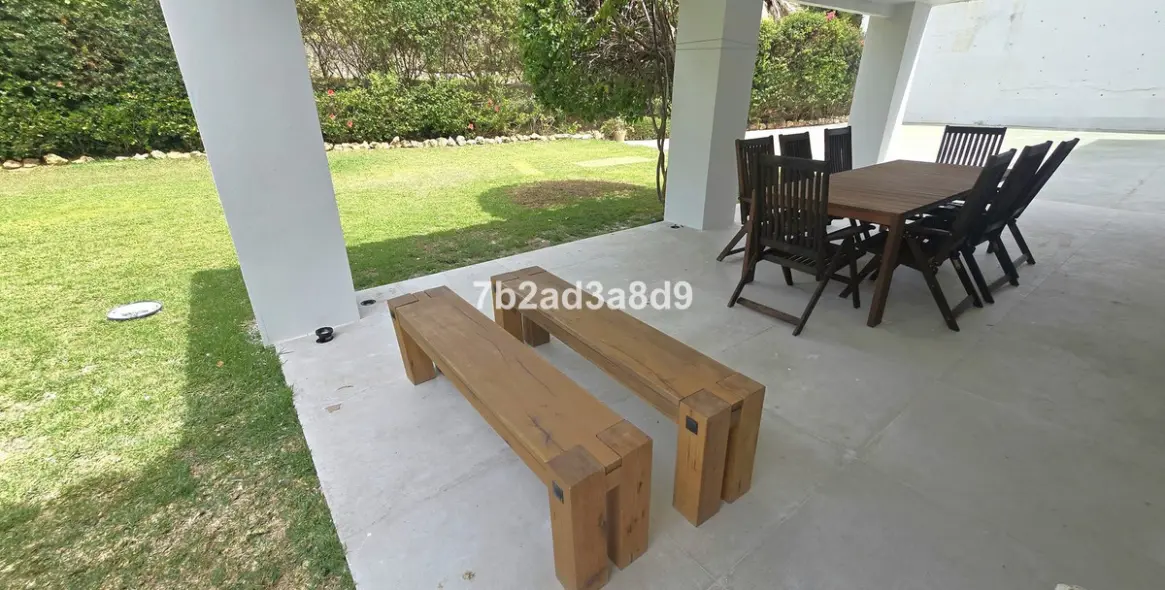 Long-term rent of detached villa in Elviria 43