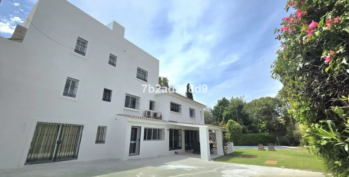 Long-term rent of detached villa in Elviria 44