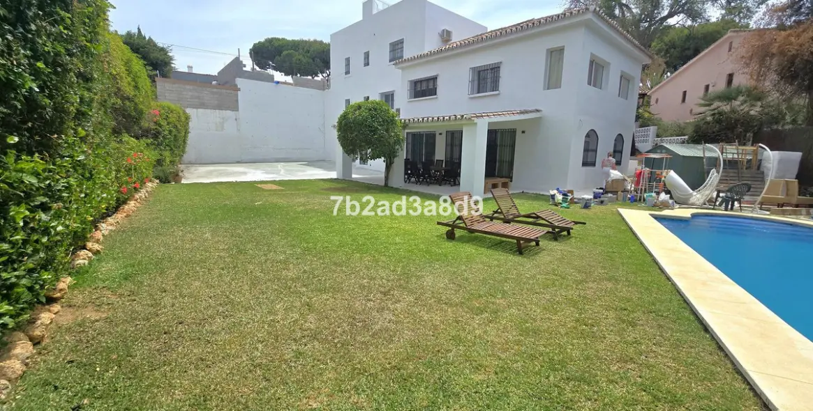 Long-term rent of detached villa in Elviria 47