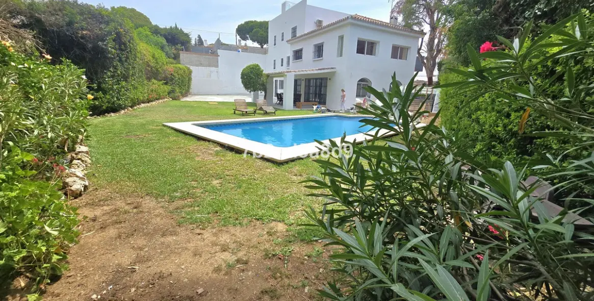 Long-term rent of detached villa in Elviria 48