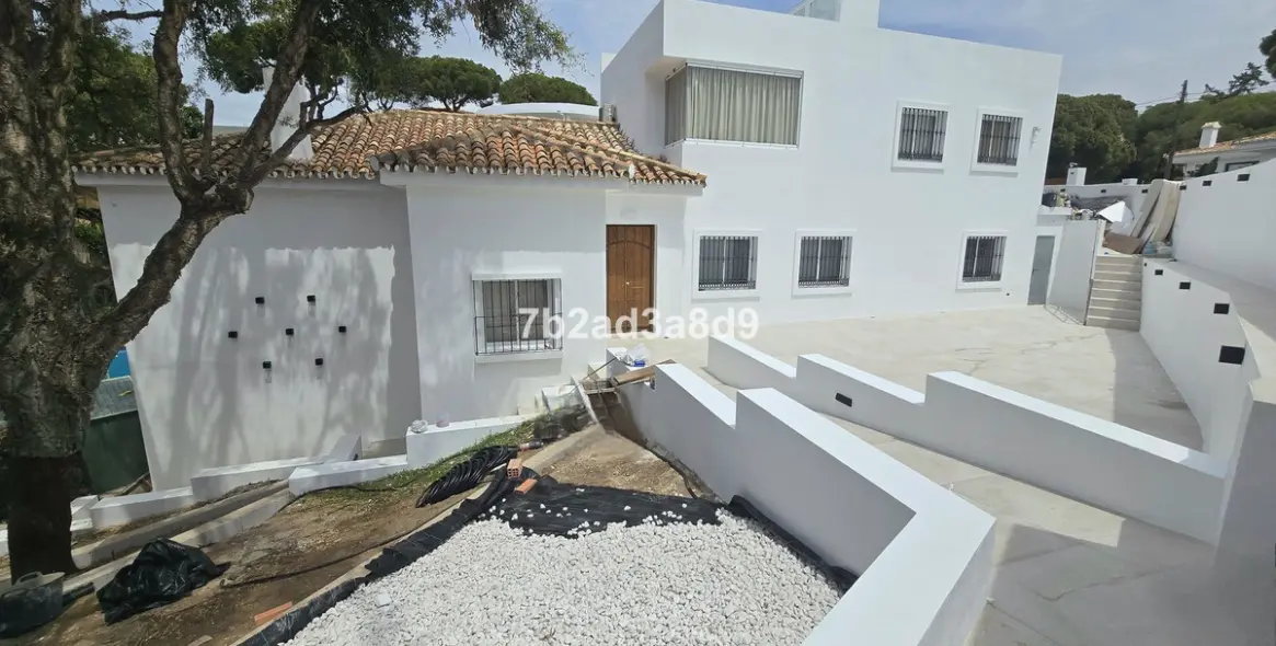 Long-term rent of detached villa in Elviria 51
