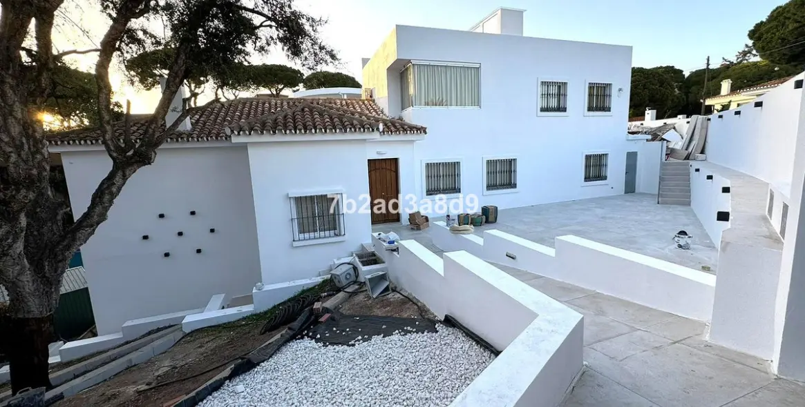 Long-term rent of detached villa in Elviria 52