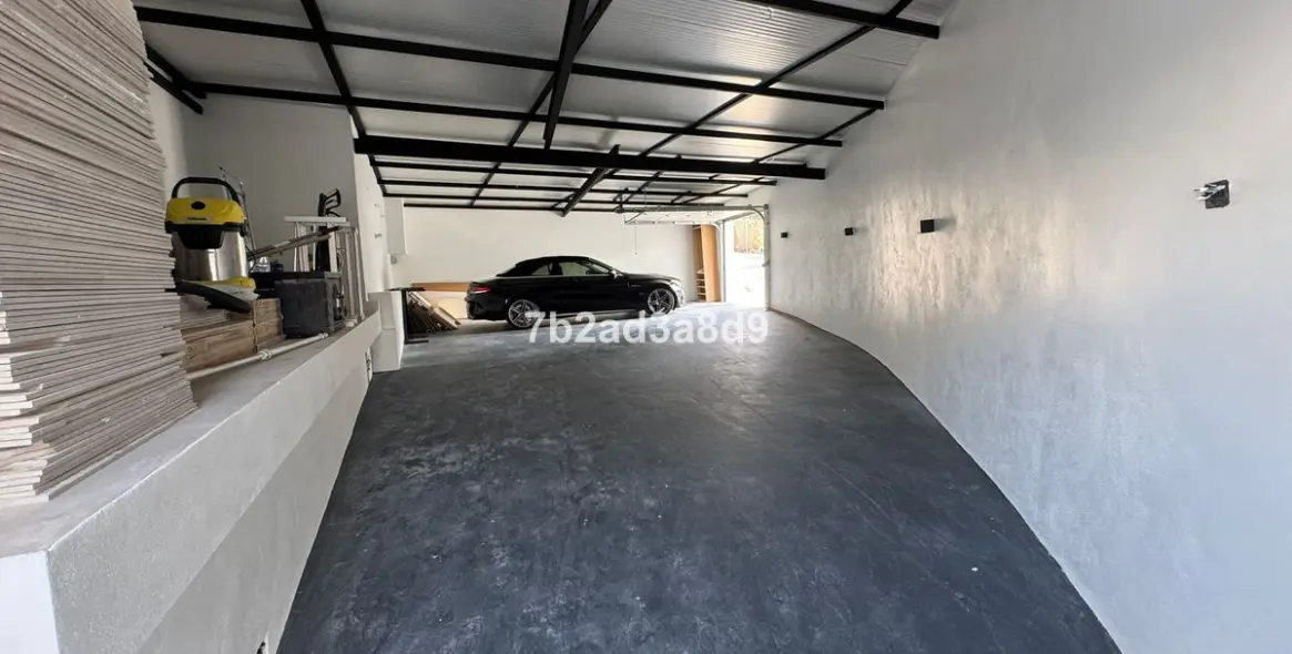 Long-term rent of detached villa in Elviria 53