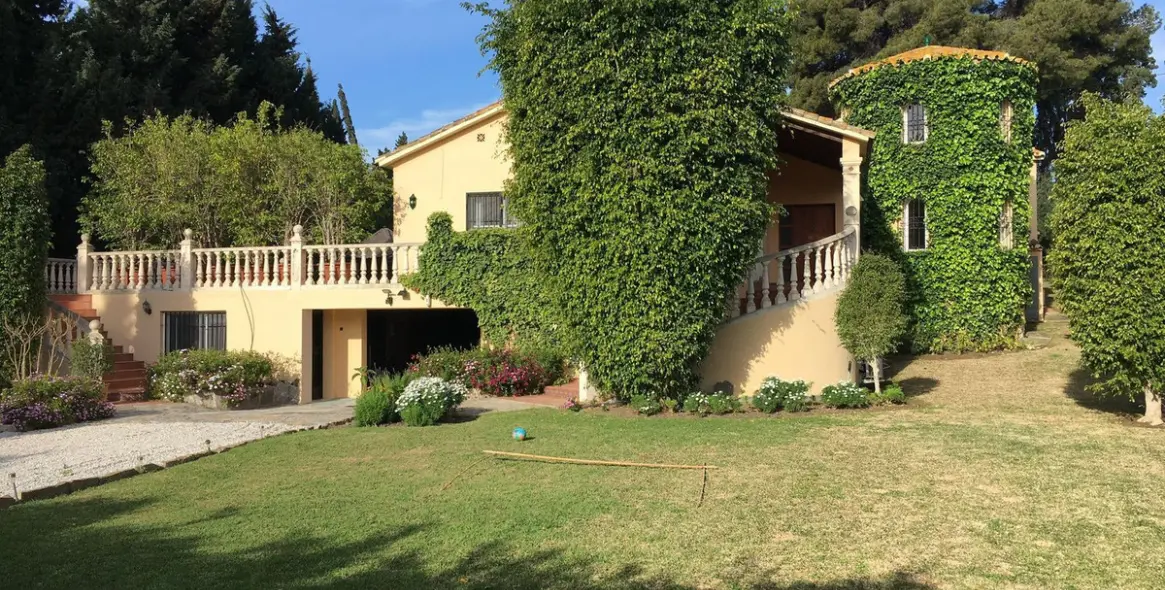 Alquiler a largo plazo de villa independiente en San Pedro de Alcántara 1