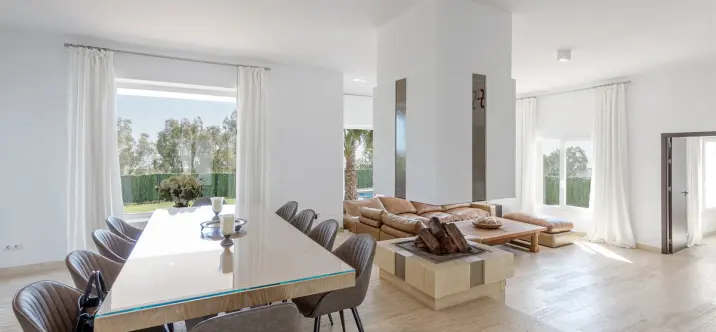 Long-term rent of detached villa in Manilva 0