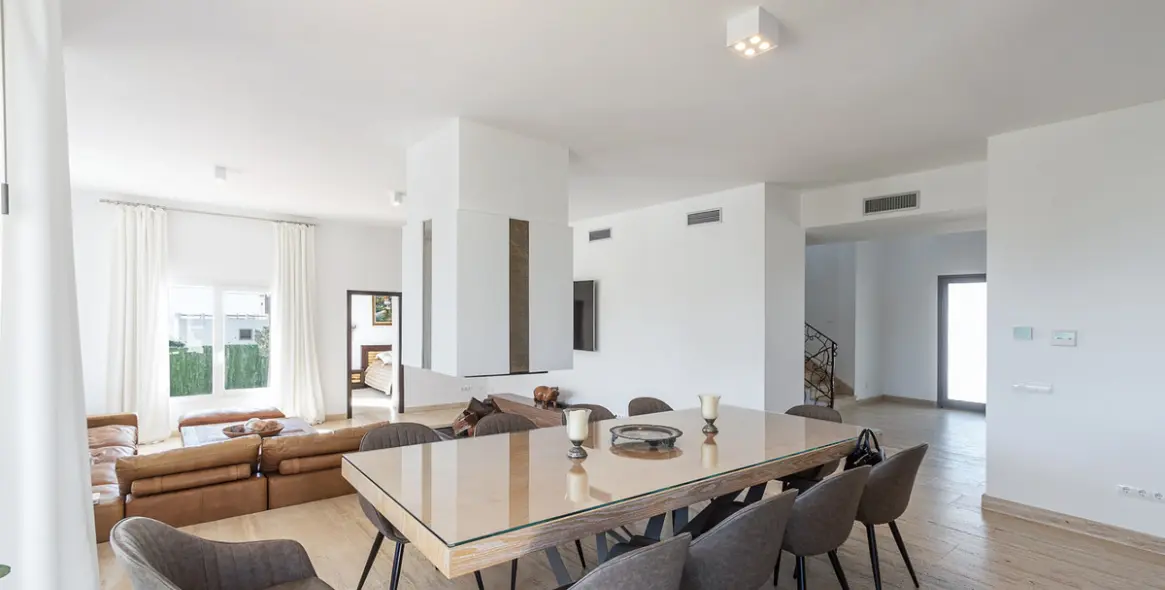 Long-term rent of detached villa in Manilva 3