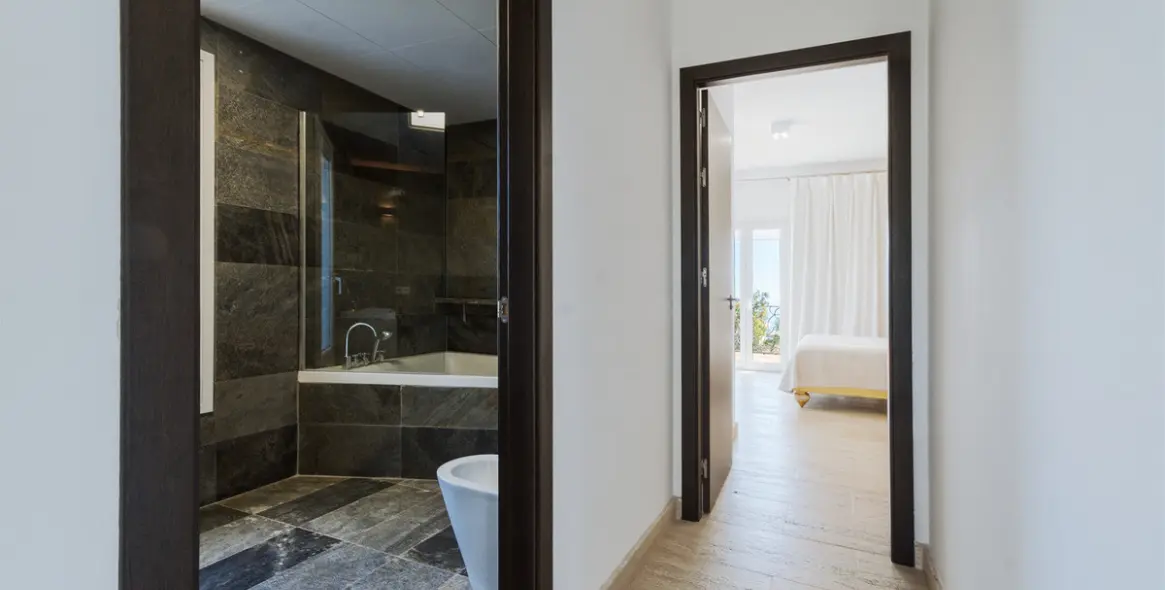 Long-term rent of detached villa in Manilva 18