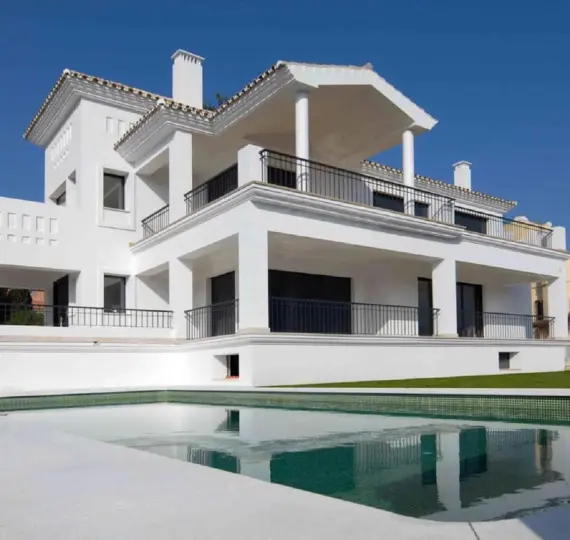 Long-term rent of detached villa in Nueva Andalucía