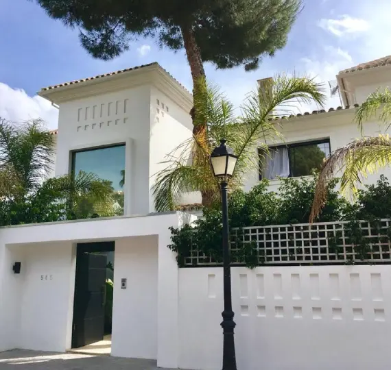 Long-term rent of detached villa in Nueva Andalucía