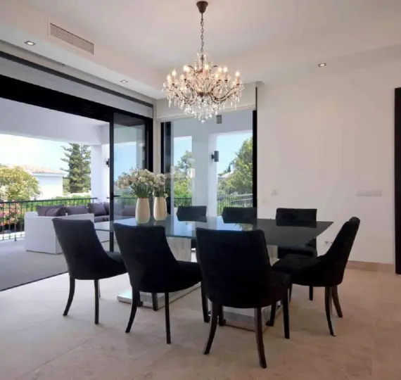 Long-term rent of detached villa in Nueva Andalucía