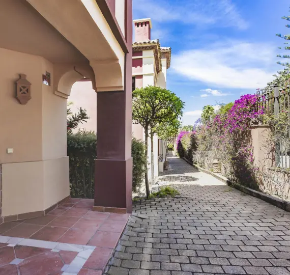 Long-term rent of detached villa in Marbella