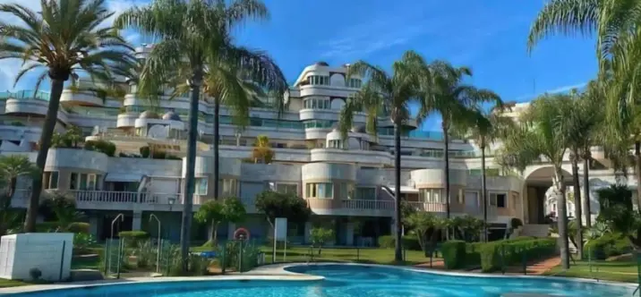 Долгосрочная аренда двухуровневых апартаментов в Puerto Banús 4