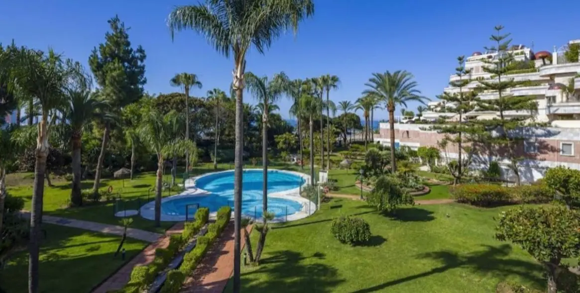 Долгосрочная аренда двухуровневых апартаментов в Puerto Banús 6