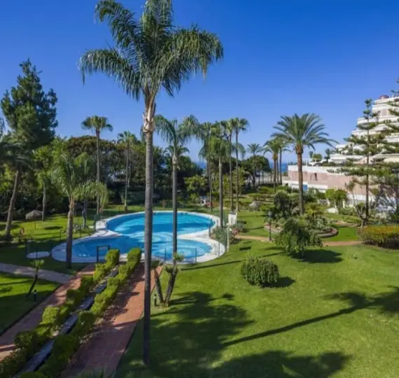 Долгосрочная аренда двухуровневых апартаментов в Puerto Banús