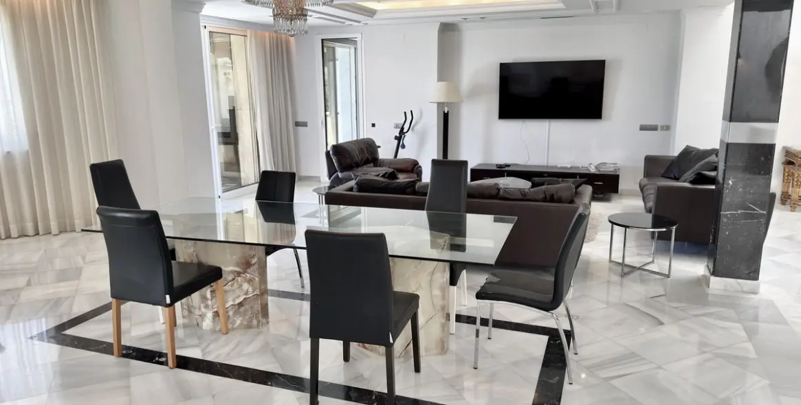 Долгосрочная аренда двухуровневых апартаментов в Puerto Banús 16