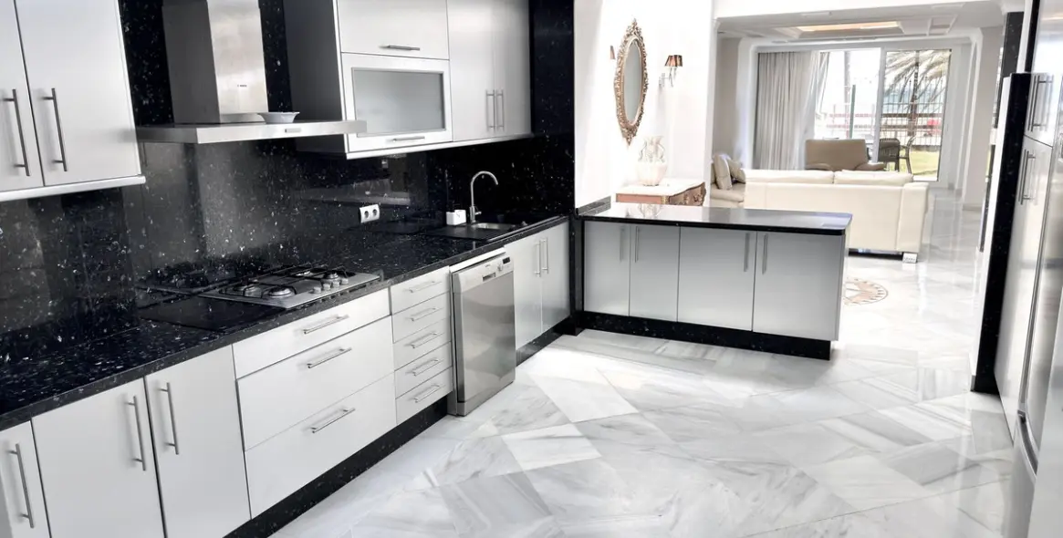 Долгосрочная аренда двухуровневых апартаментов в Puerto Banús 18