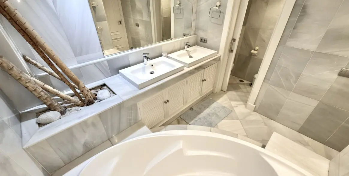 Долгосрочная аренда двухуровневых апартаментов в Puerto Banús 27