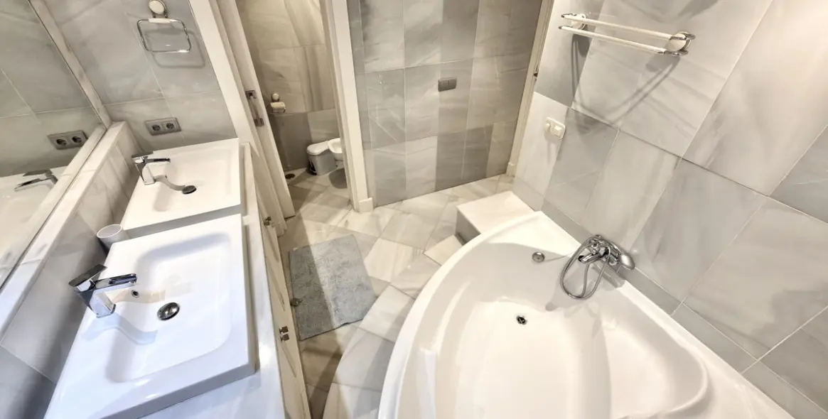 Долгосрочная аренда двухуровневых апартаментов в Puerto Banús 28