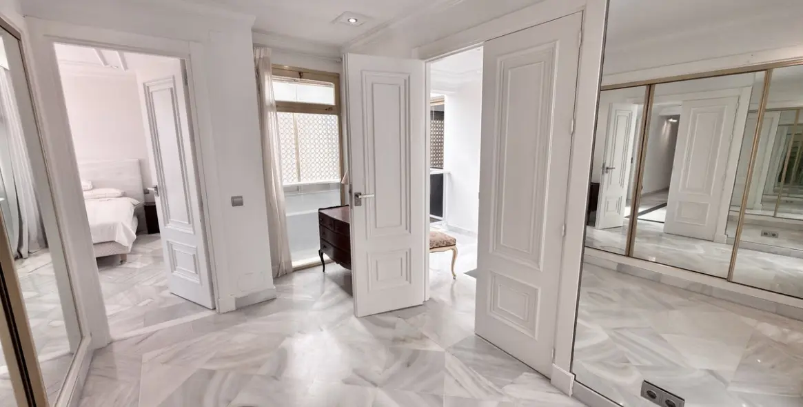 Долгосрочная аренда двухуровневых апартаментов в Puerto Banús 47